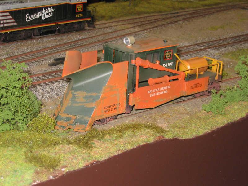 Quitanieves típicamente americano en una maqueta de H0