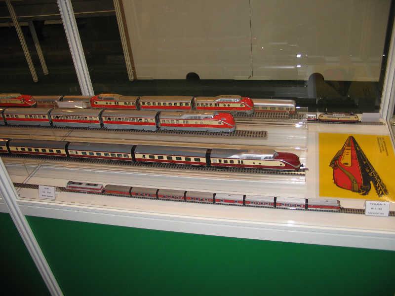 Exposición de vitrinas de trenes Trans-Europ-Express